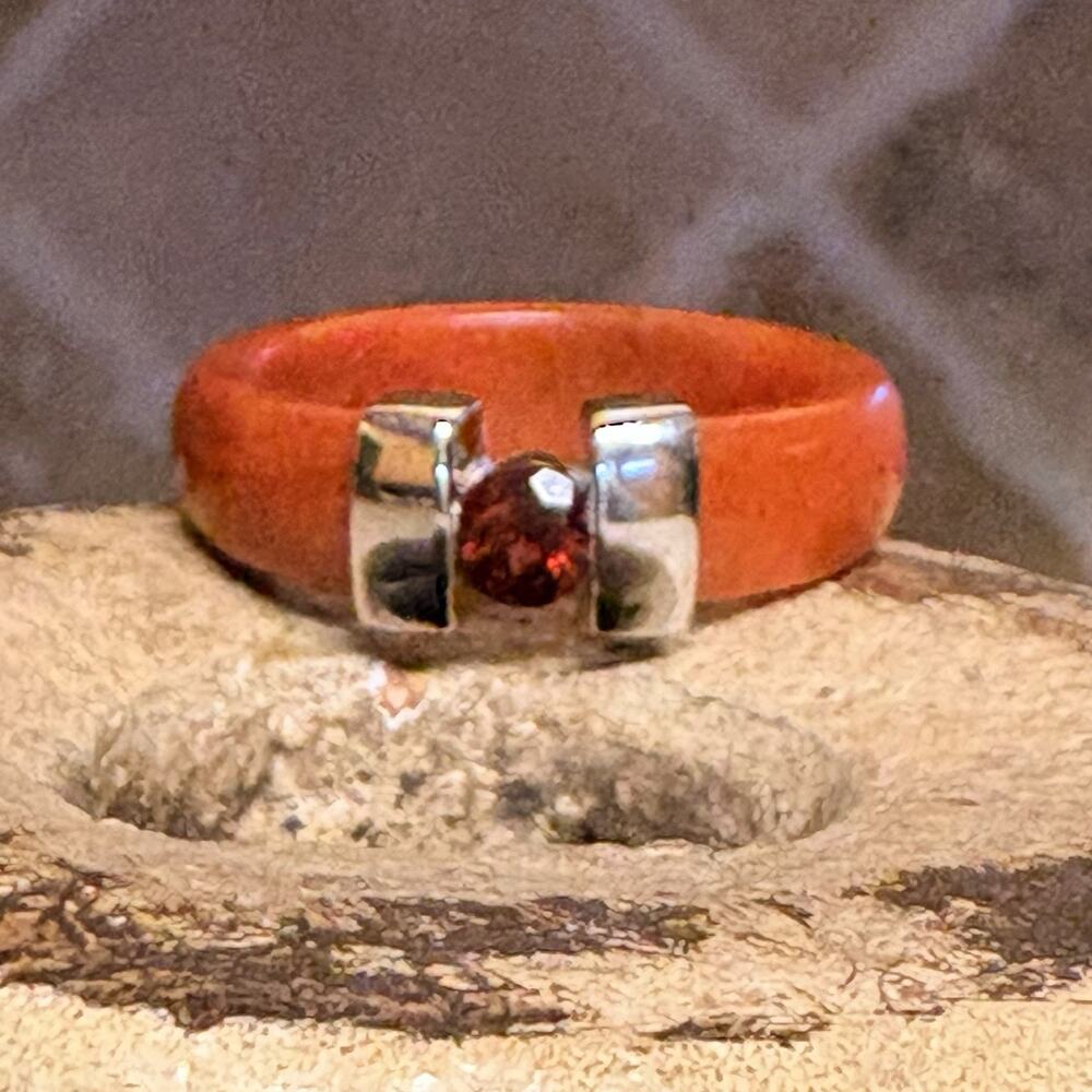 Jade of Yesteryear (JOY) Ring Size 8 Red Jade Band w/ Sterling Silver & Garnet